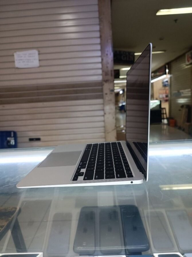 MacBook Air M1 Second 8/512GB Silver Original - Gambar 9