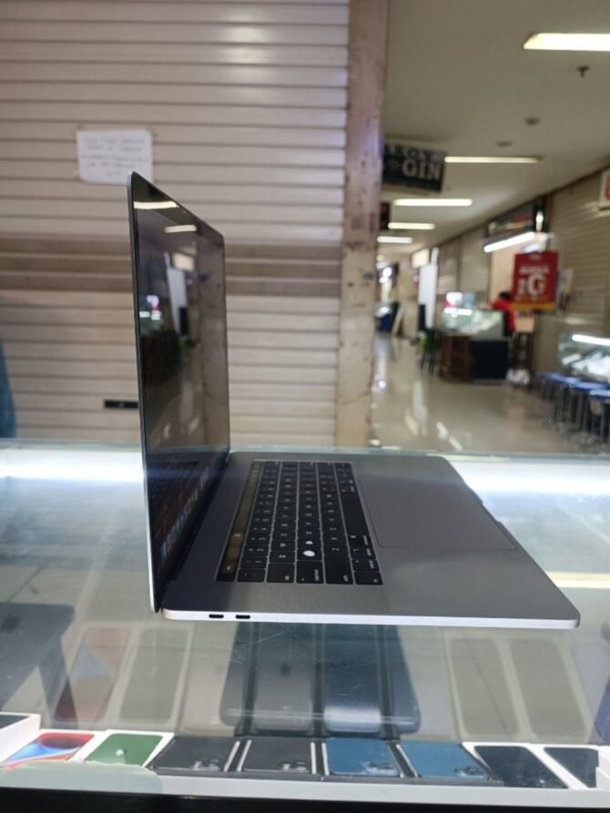 MacBook Pro 2018 Second i7 16/512GB Original Ex iBox - Gambar 7