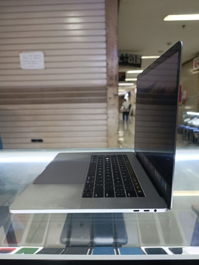 MacBook Pro 2018 Second i7 16/512GB Original Ex iBox - Gambar 8