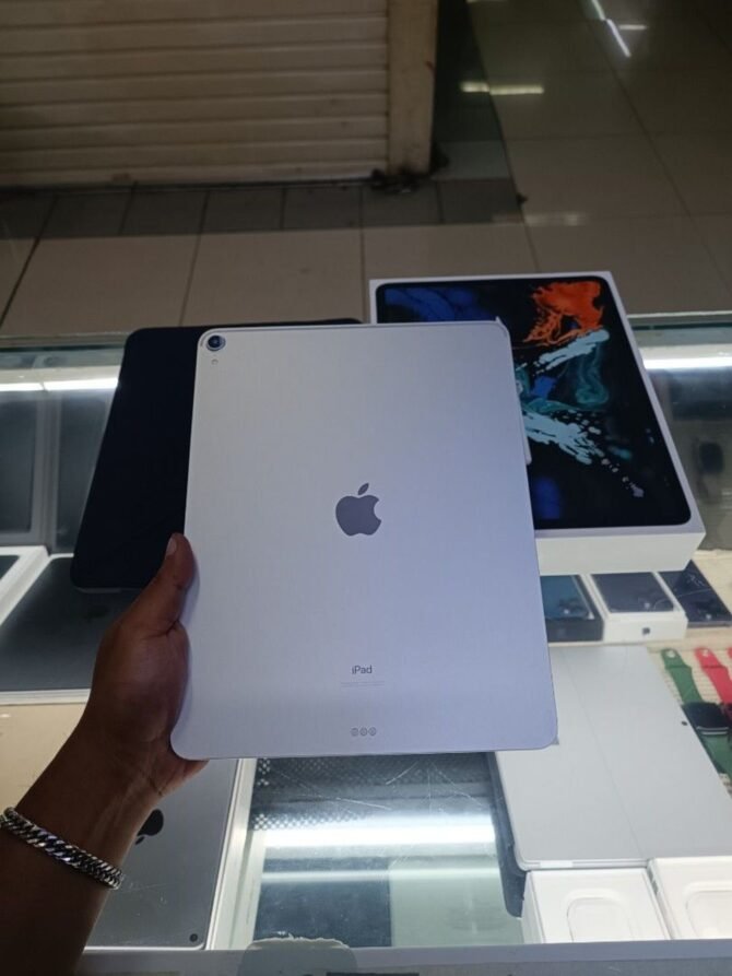 iPad Pro 2018 Second 12.9in 256GB Gray WiFi Only Original - Gambar 8