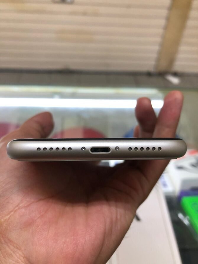 iPhone 11 128GB Bekas White Original iBox - Gambar 10