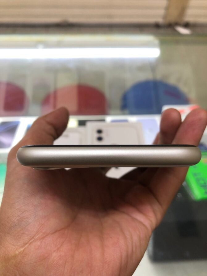 iPhone 11 128GB Bekas White Original iBox - Gambar 9