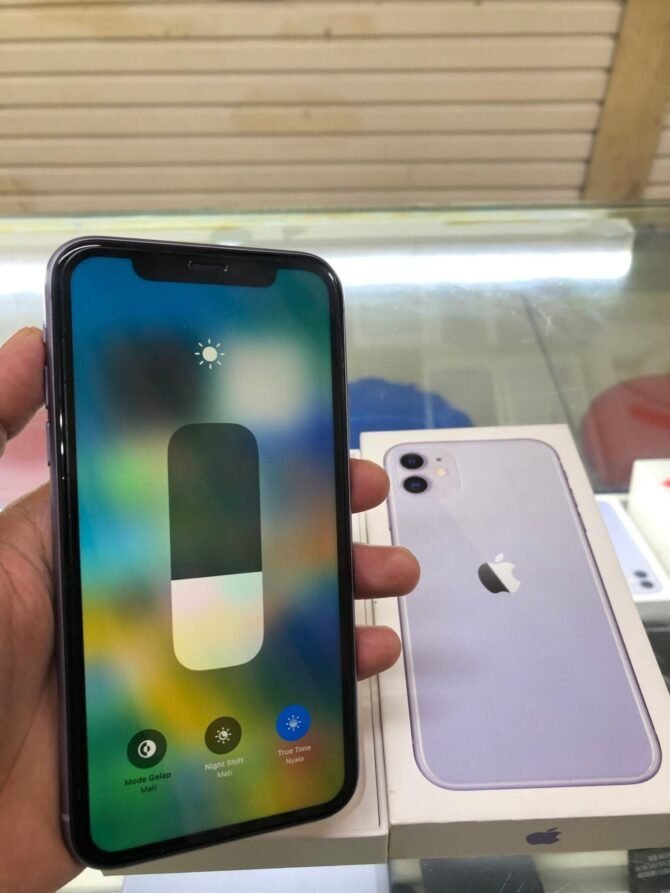 iPhone 11 128GB Purple Second Original iBox - Gambar 3