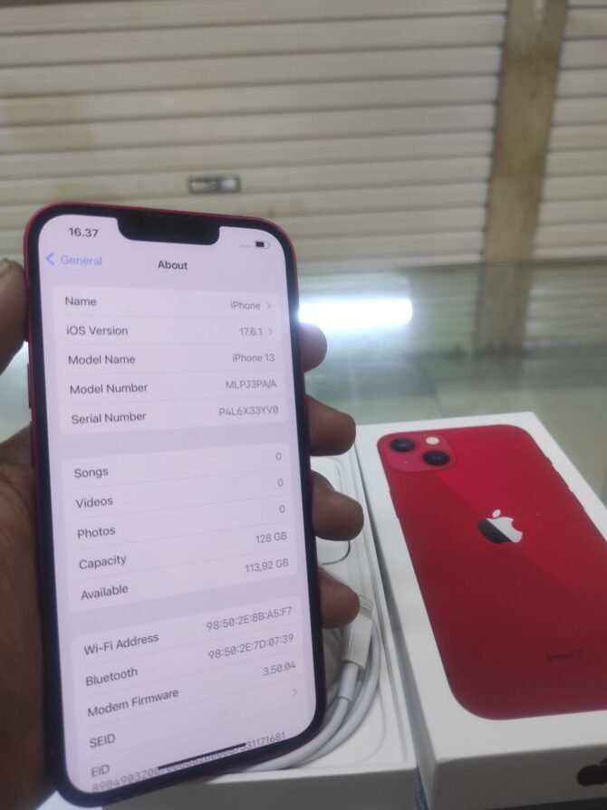 iPhone 13 128GB Red