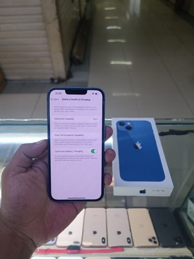 iPhone 13 256GB Second Original Blue ex iBox - Gambar 4