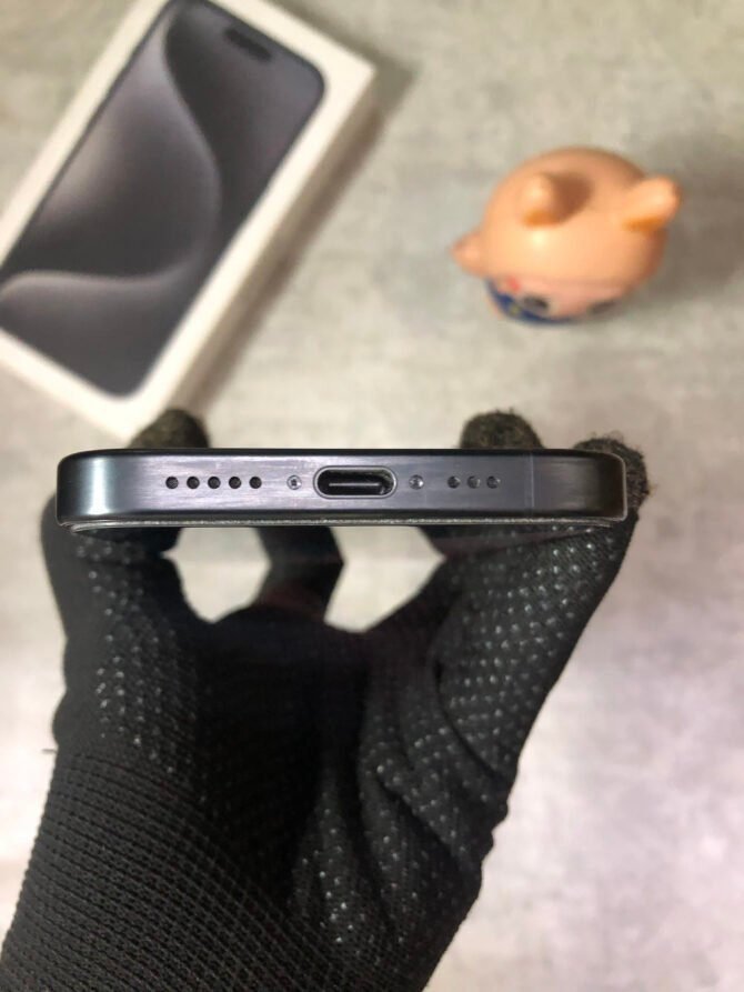 iPhone 15 Pro 256GB Black Titanium Ex iBox - Gambar 9