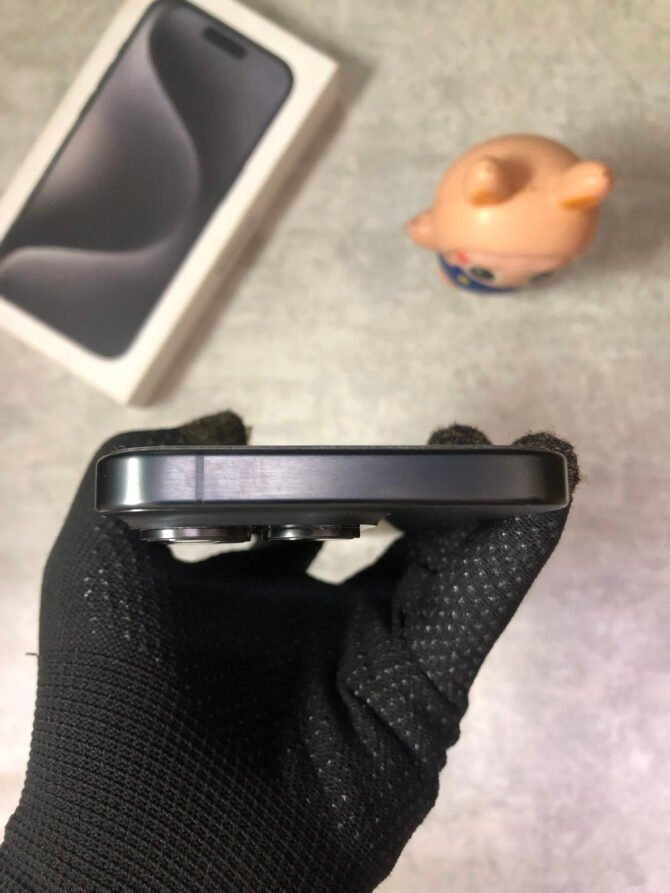 iPhone 15 Pro 256GB Black Titanium Ex iBox - Gambar 7