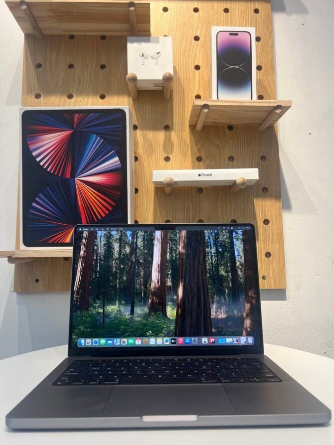 Jual MacBook Pro M3 8/512GB 2023 Grey Second Digimap