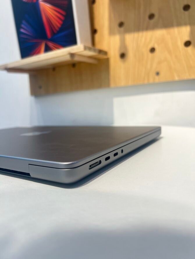 MacBook Pro M3 8/512GB 2023 Grey Second Digimap - Gambar 8