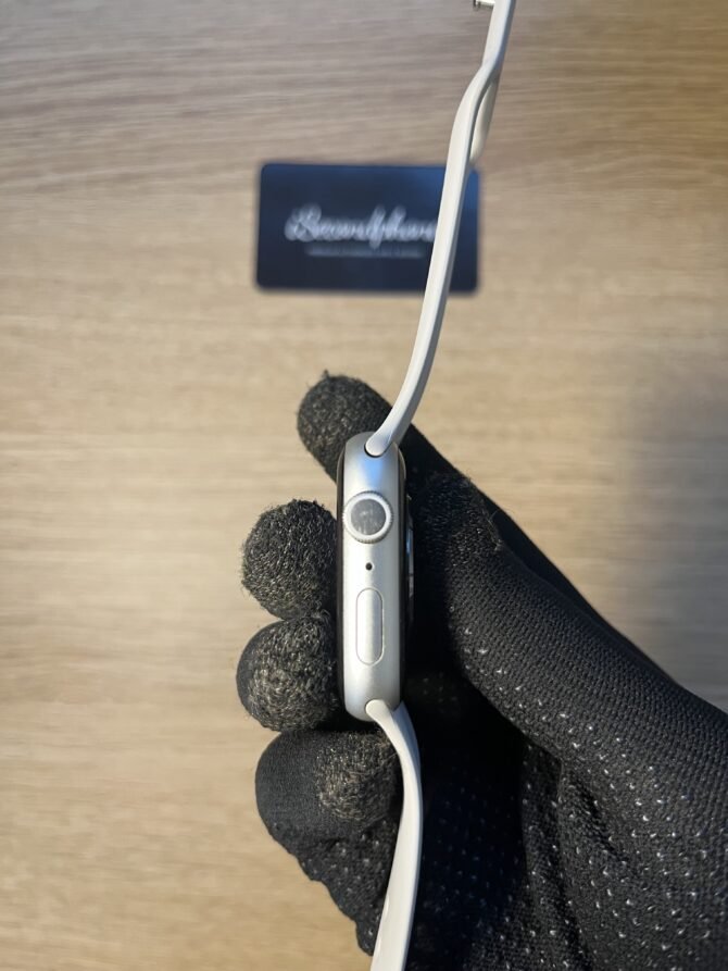 Apple Watch Series 8 45mm Starlight Second - Gambar 8