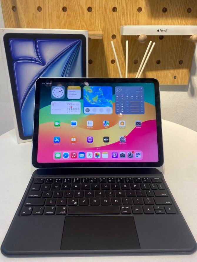 iPad Air 6 M2 11 inch 128GB Blue Wifi Only Second (iBox) + Keyboard Adam Matrix 11