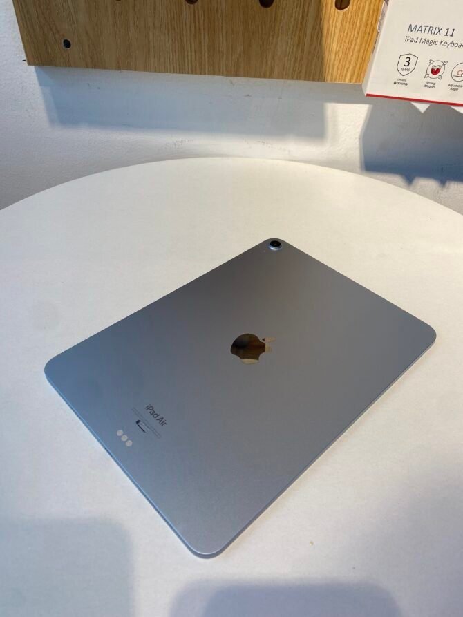 iPad Air 6 M2 11 inch 128GB Blue Wifi Only Second (iBox) + Keyboard Adam Matrix 11