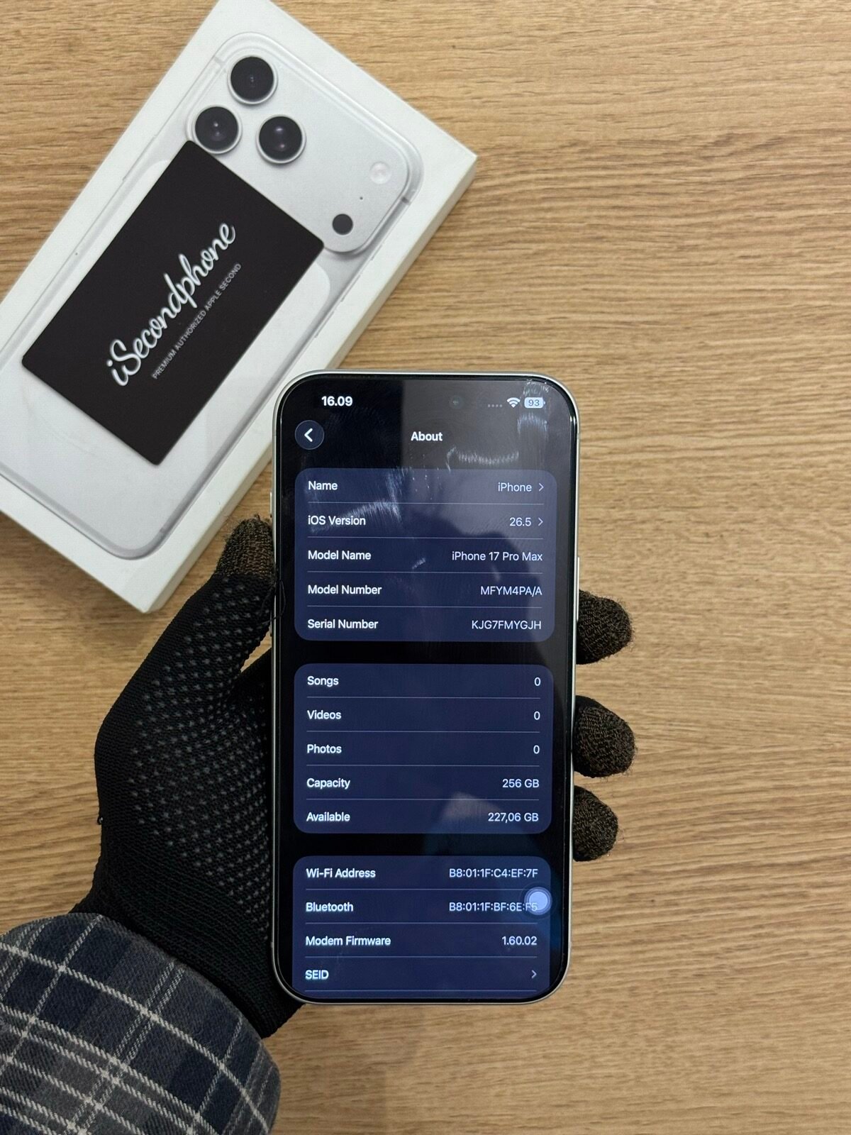 iPhone 17 Pro Max Silver 256GB Second iBox Original Bergaransi - iSecondphone Jakarta iPhone 17 Pro Max Silver 256GB Second iBox Original Bergaransi - iSecondphone Jakarta