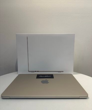 MacBook Air M2 13 Inch 8/256GB Starlight Second Resmi